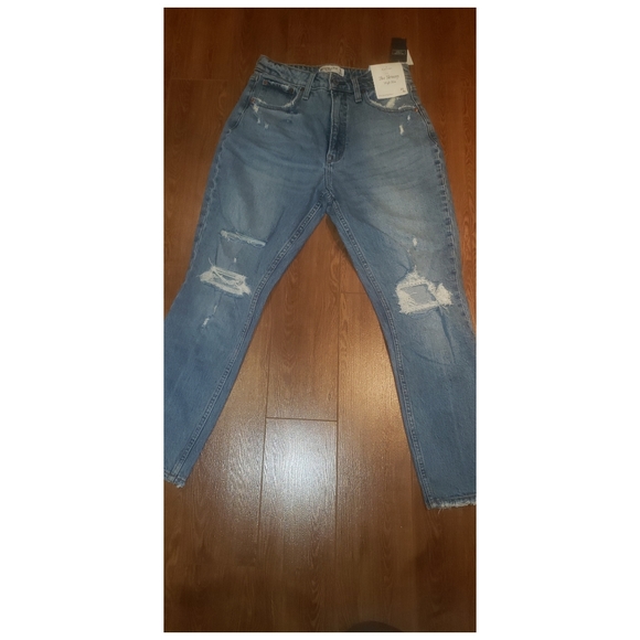 ABERCROMBIE & FITCH CURVY JEANS - Picture 2 of 4